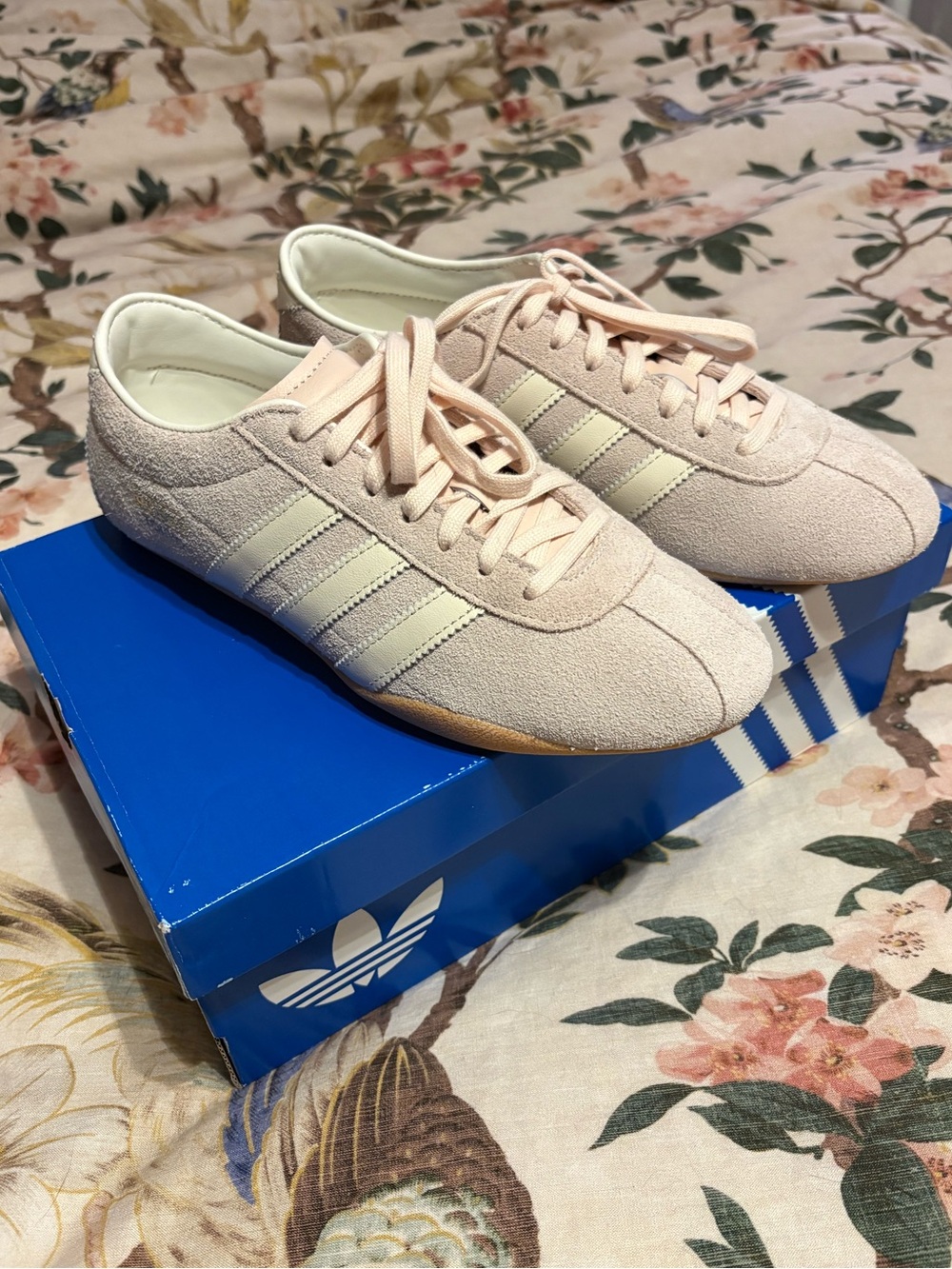 Adidas Tokyo pale pink